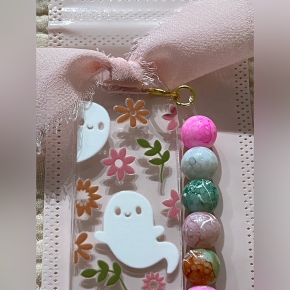 Acrylic bookmark with ghost design. - Picture 3 of 7